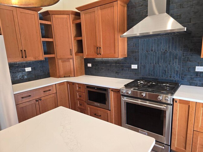 Foto del edificio - Beautiful 4-Bedroom Home in Southeast Fort...