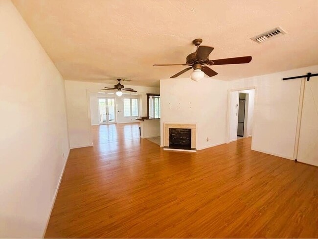 Building Photo - 1611 Carandis Rd