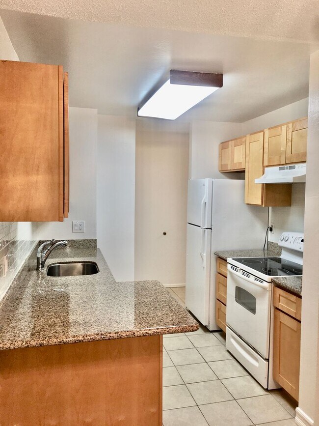 Building Photo - Prime Walnut Creek Location! Superb Condo ...