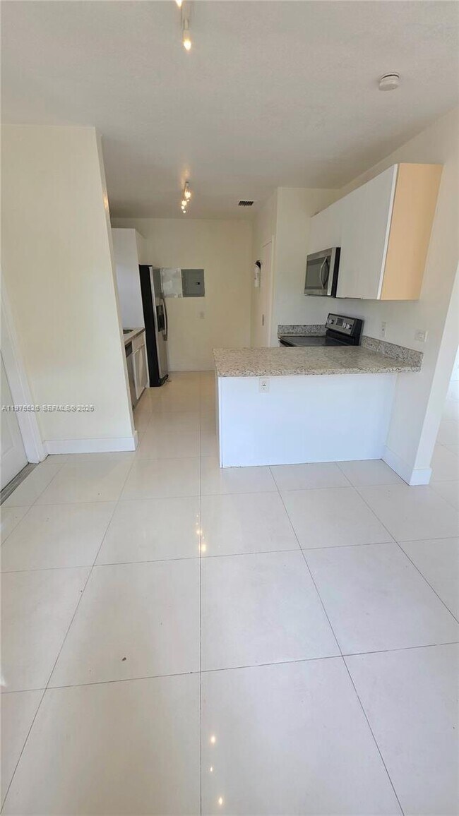 Foto del edificio - 5715 NW 6th Ave