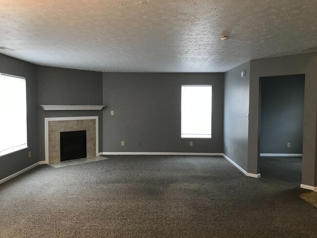 Building Photo - Plainfield - 3 BR + loft