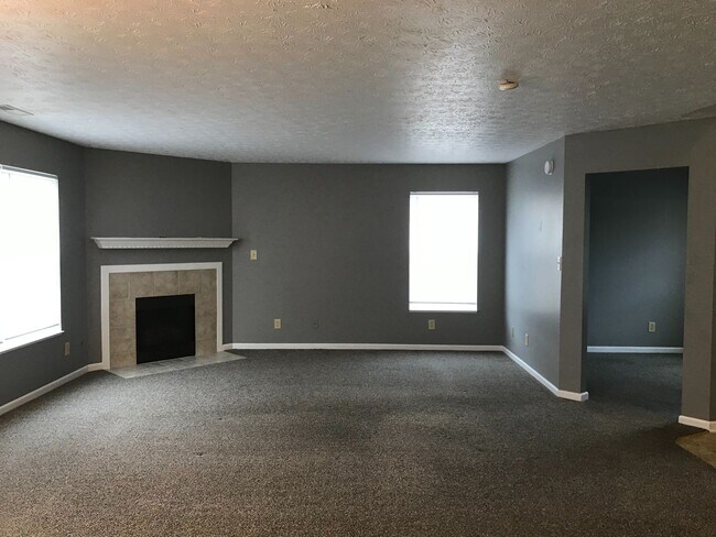 Foto del edificio - Plainfield - 3 BR + loft