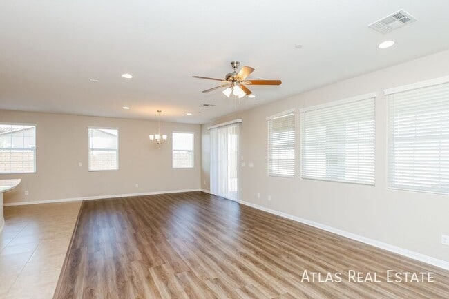 Building Photo - 577 Comodo St