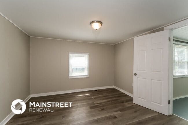 Building Photo - 607 Lindsay Ave