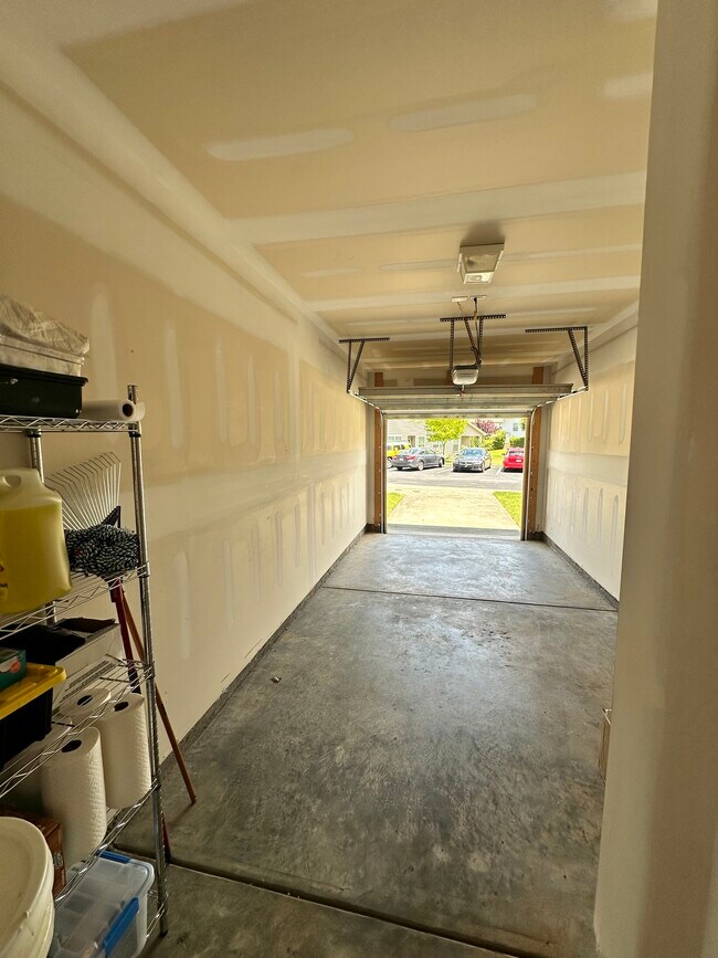 Building Photo - 14 Intuition Cir