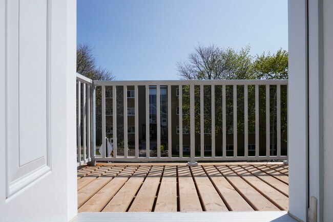 Building Photo - 630 Cummings Ave