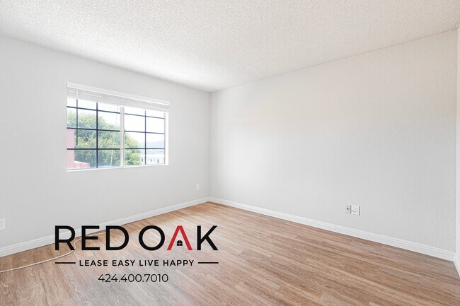 Foto del edificio - 10346 Commerce Ave