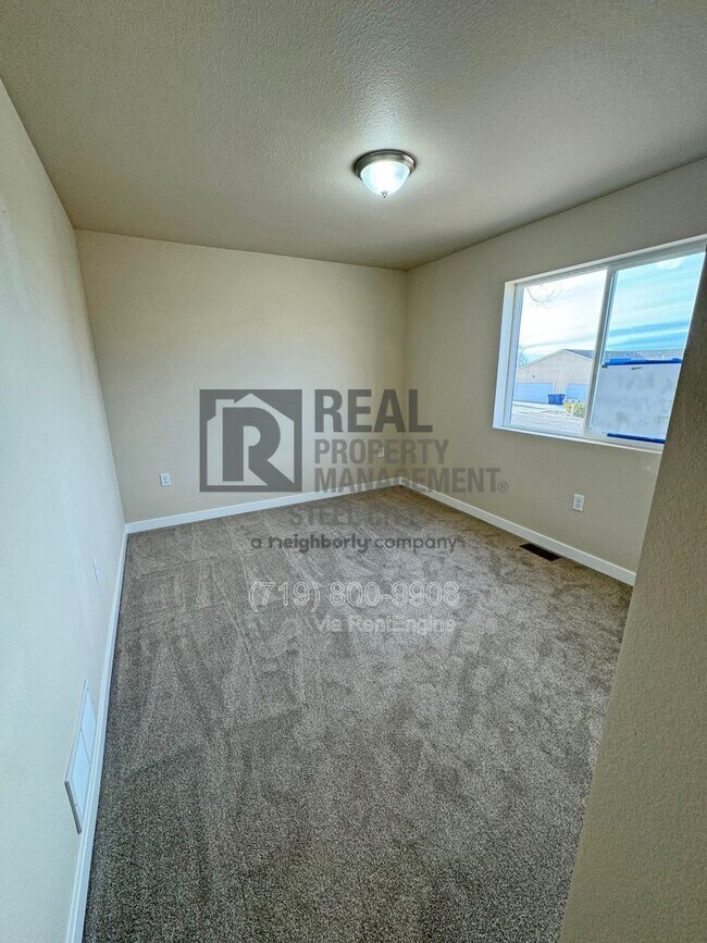 Building Photo - 223 W Harmony Dr