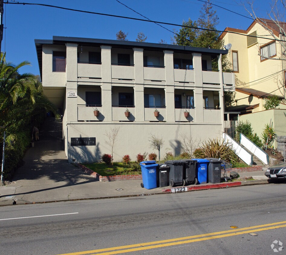 Building Photo - 1323 Lincoln Ave