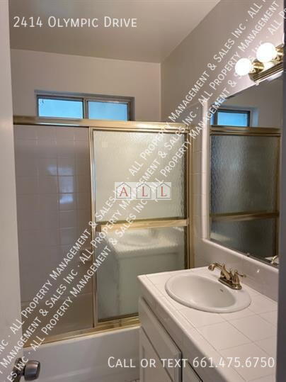 Foto del edificio - 2414 Olympic Dr