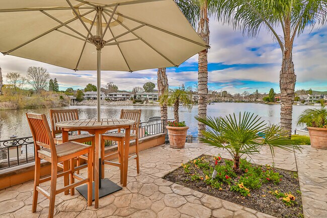 Foto del edificio - 2393 Windward Cir