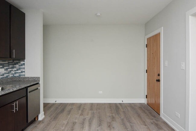 Foto del edificio - 434.5 W Belden Ave