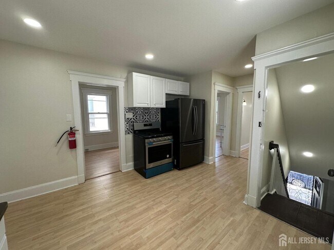 Building Photo - 34 Delafield St