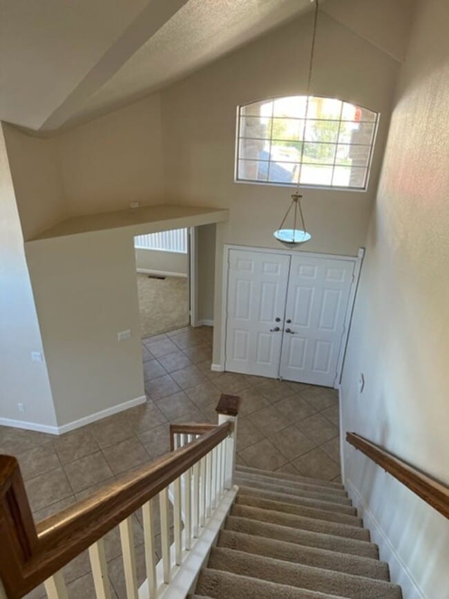 Building Photo - Spacious 4-Bedroom Home in a Quiet Tracy Cul-De-Sac!