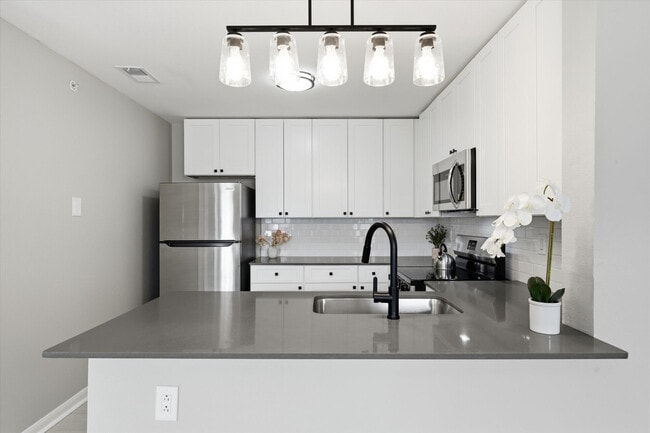 Building Photo - Villa Estates at Lenexa