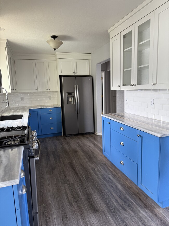 Building Photo - 112 Mallard Dr