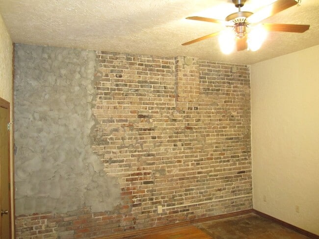 Building Photo - Market 104