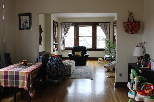 Building Photo - 3159 S Union Ave