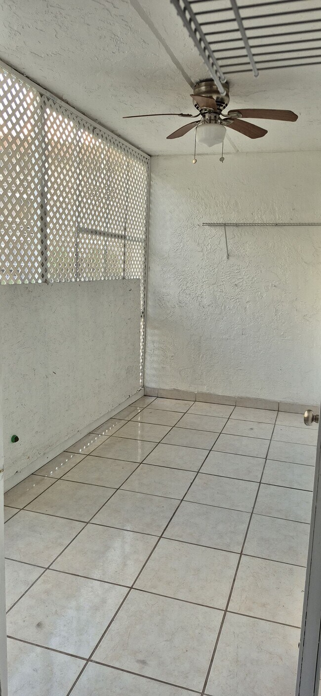 Foto del edificio - 2100 Springdale Blvd