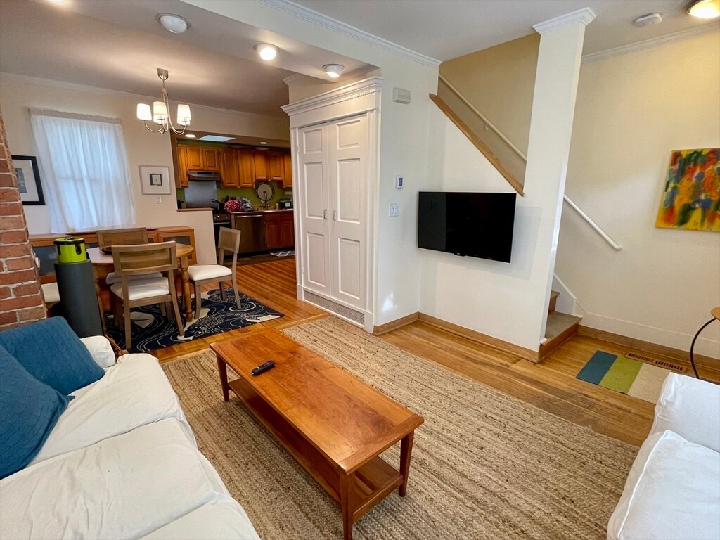 Primary Photo - 167 Cushing St