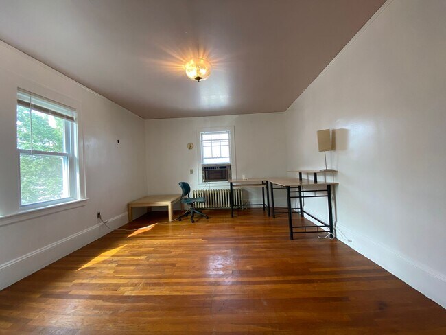Rent a House! 3 Parking spots included! - Rent a House! 3 Parking spots included!