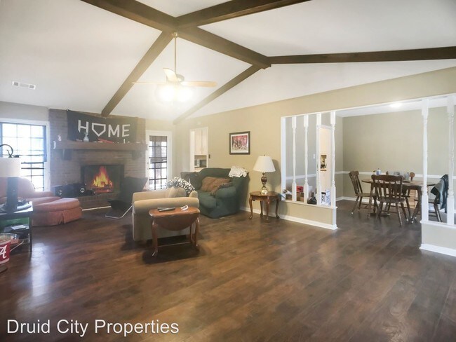Foto del edificio - 3 br, 2 bath House - 220 42nd St. E.