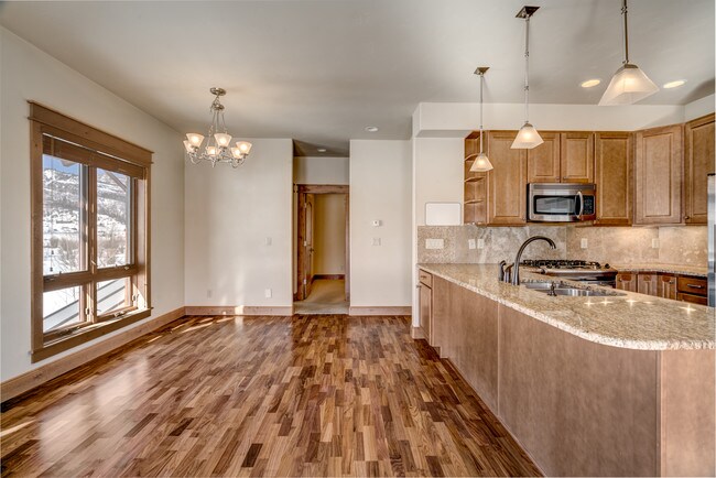 Building Photo - 829 Majestic Cir