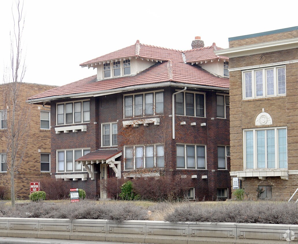 Building Photo - 401-403 E 38th St