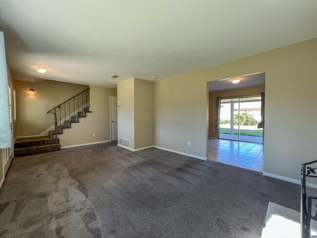 Foto del edificio - PRICE REDUCTION!! Gorgeous 4 Bedroom, 2.5 ...
