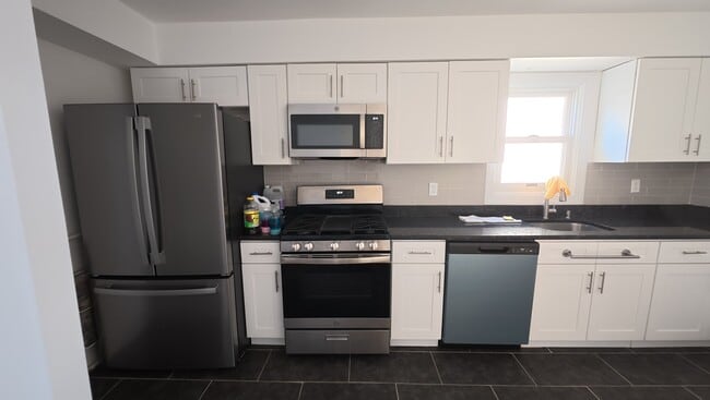 Kitchen - 1302 Morris St