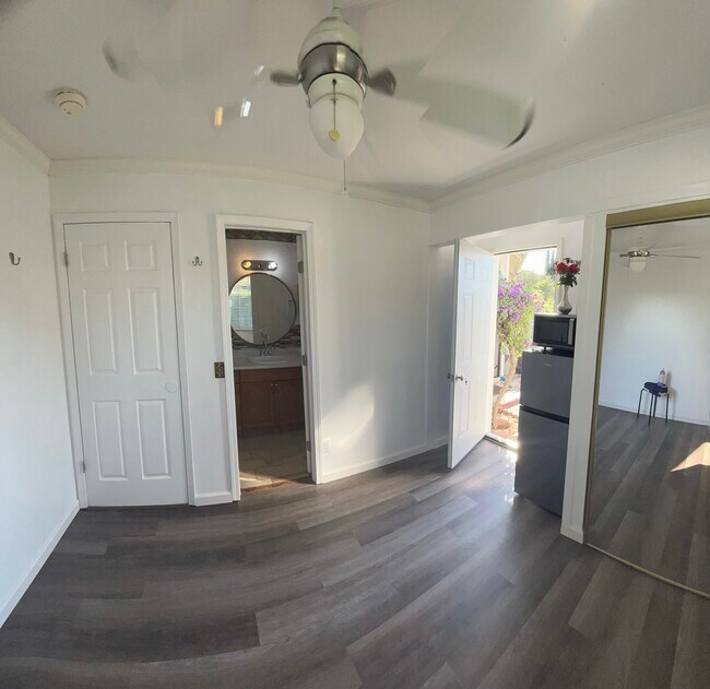 Building Photo - 737 Alameda Dr