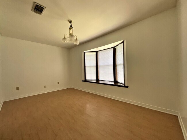 Building Photo - 1692 Stacey Street