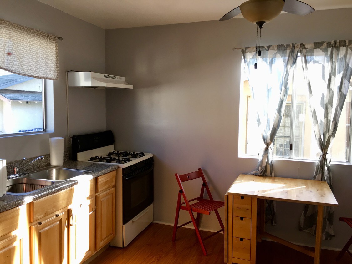 Kitchen/living area - 4126 Cumberland Ave