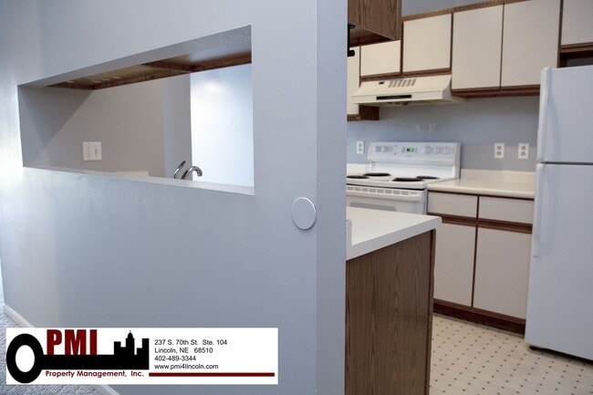 Building Photo - 2 Bedroom, 1.5 Bathroom Single Unit for Rent at Historic WaterPark