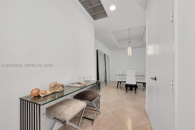 Building Photo - 16001 Collins Ave