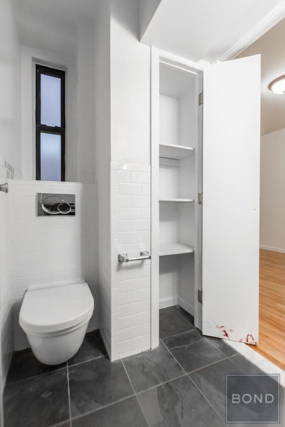 Building Photo - 415 E 73rd St