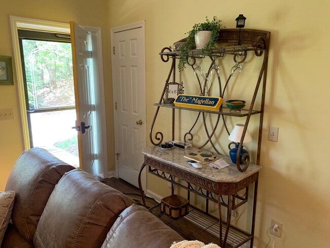 Building Photo - 954 Hunting Hills Ln