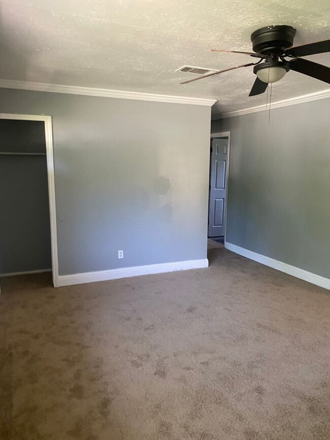 Building Photo - 2913 Rebel Dr