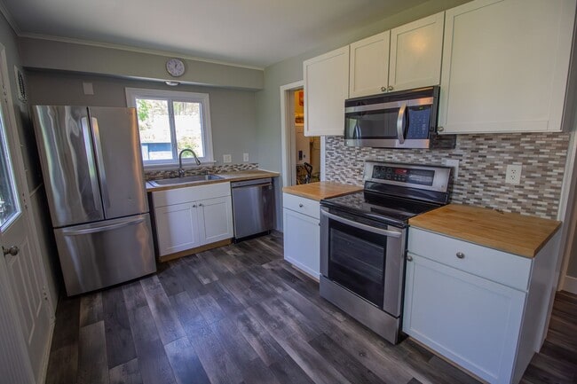 Building Photo - Charming Home for Rent in North Colonie Sc...