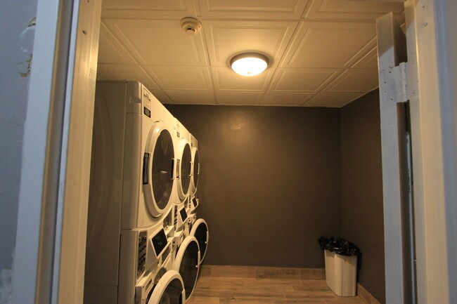 Foto del edificio - 425 S Franklin St