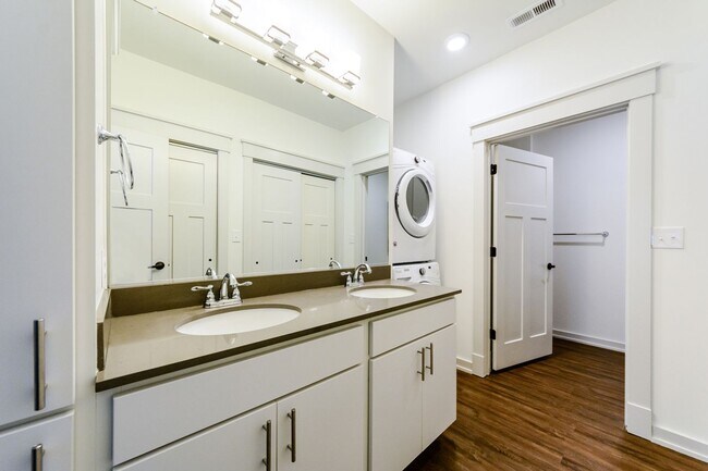 Foto del edificio - OBX 2 bedroom 2 bath Apartment with FREE storage unit for first 6 months