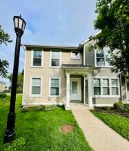 Building Photo - 102 Weist Pl