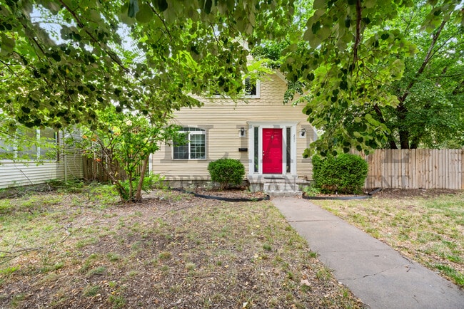 Building Photo - 201 S Volutsia Ave