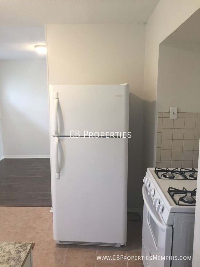 Foto del edificio - 4052 Rhodes Ave