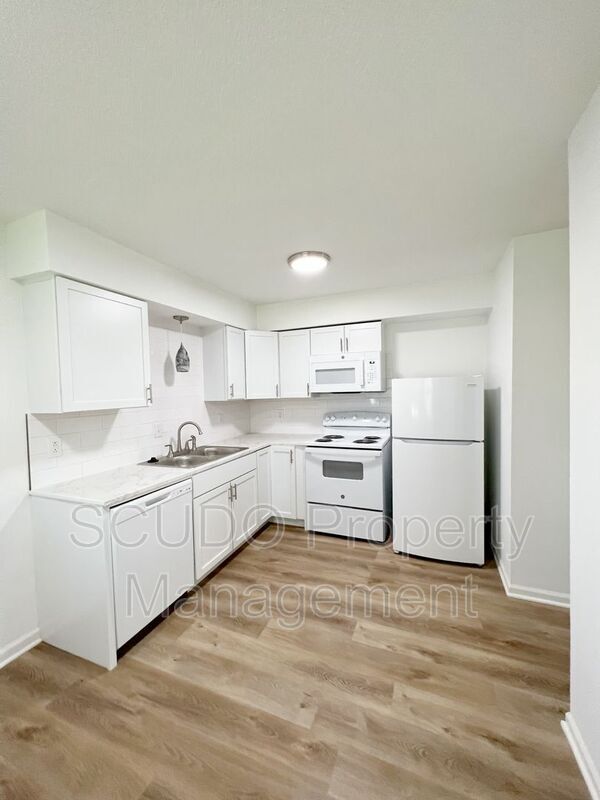 Building Photo - 9608 Hadley Dr