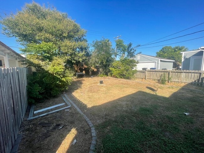 Building Photo - Alameda Estate Gem with Covered Parking & ...