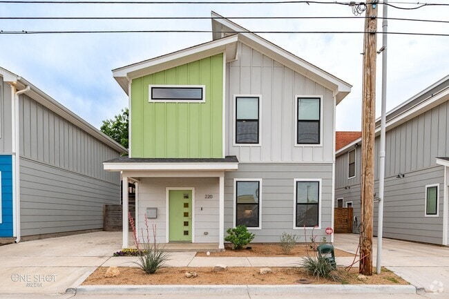 Building Photo - 220 Pecan St