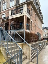 Building Photo - 2441-2441 Greenwich Dr