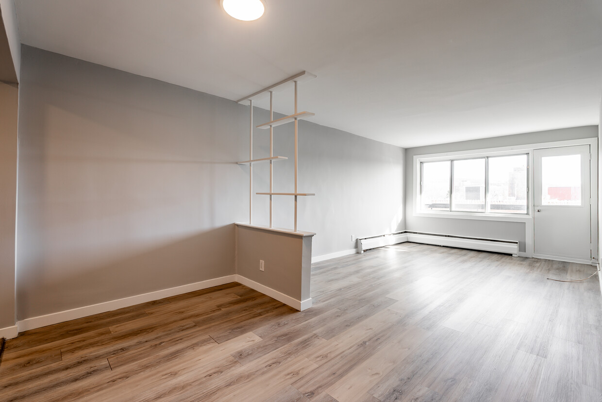 Living Room - 4850-4860 Bourret