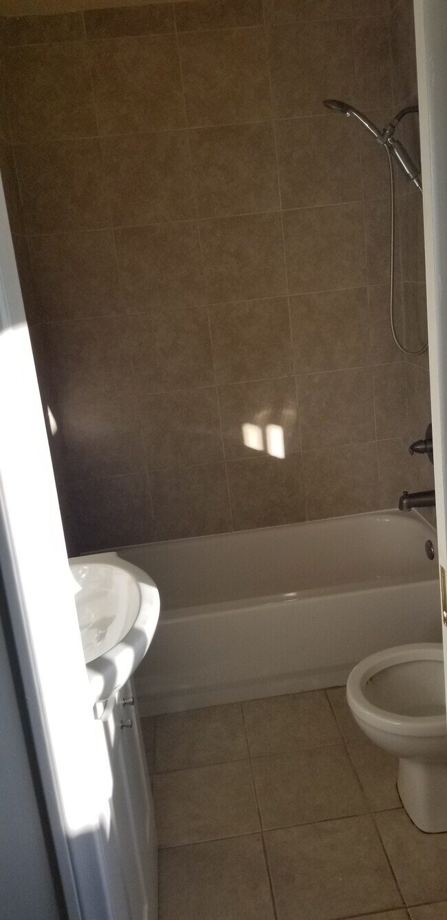 Foto del edificio - 24245 Neece Ave